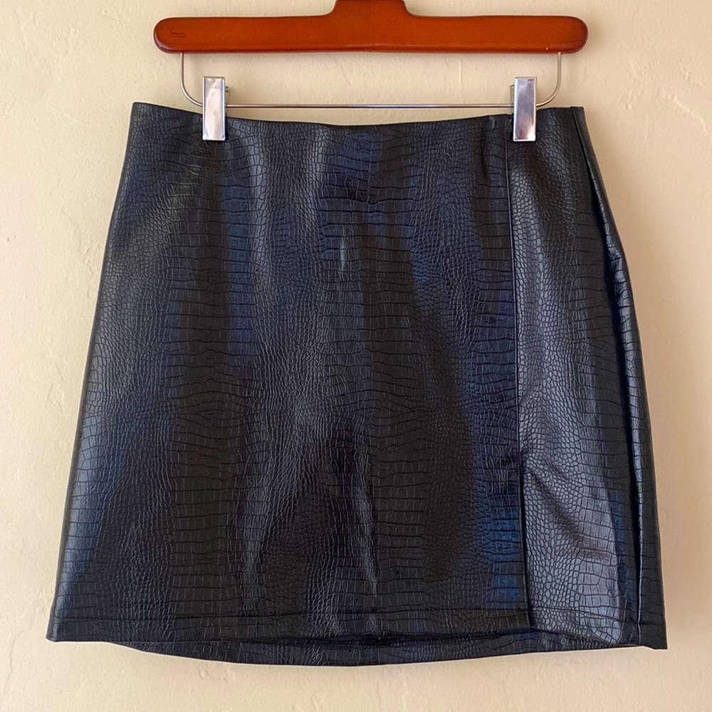 Black pleather snake skin mini skirt